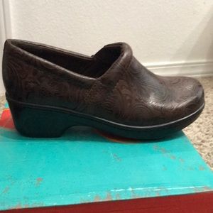 yuu bethanee slip on shoes